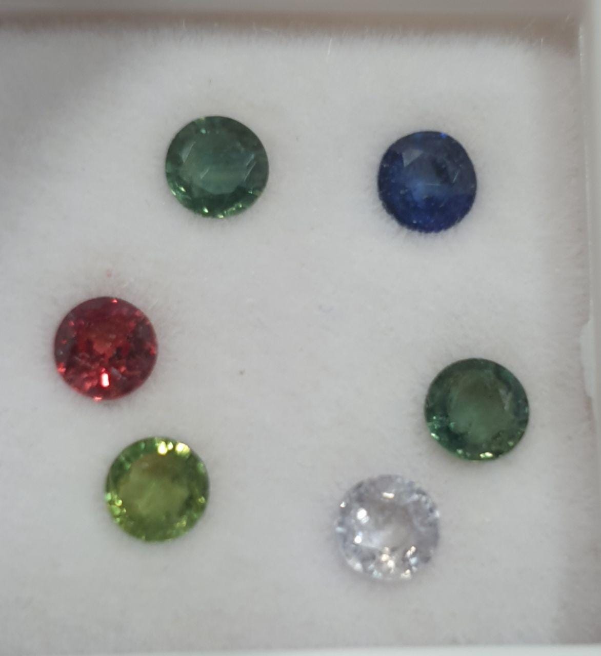 Lote de 6 zafiros multicolores calibrados de corte brillante redondo, zafiros verdes y morados de 3,6-3,7 mm - Genuinos - Lote al por mayor