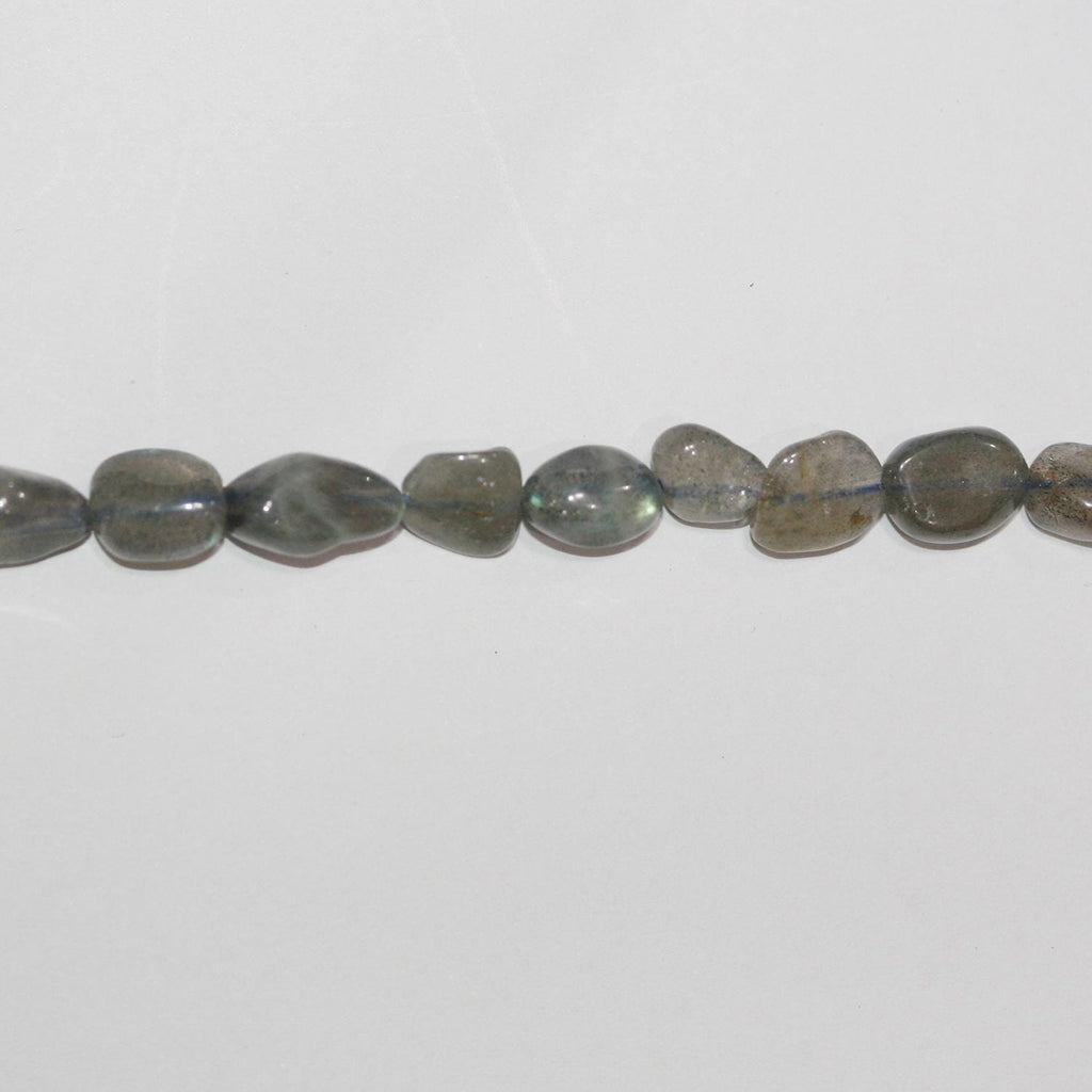 Perles de Labradorite lisses en pépites de 15 pouces (8-9 mm). Longueur approximative du fil : 39 cm.