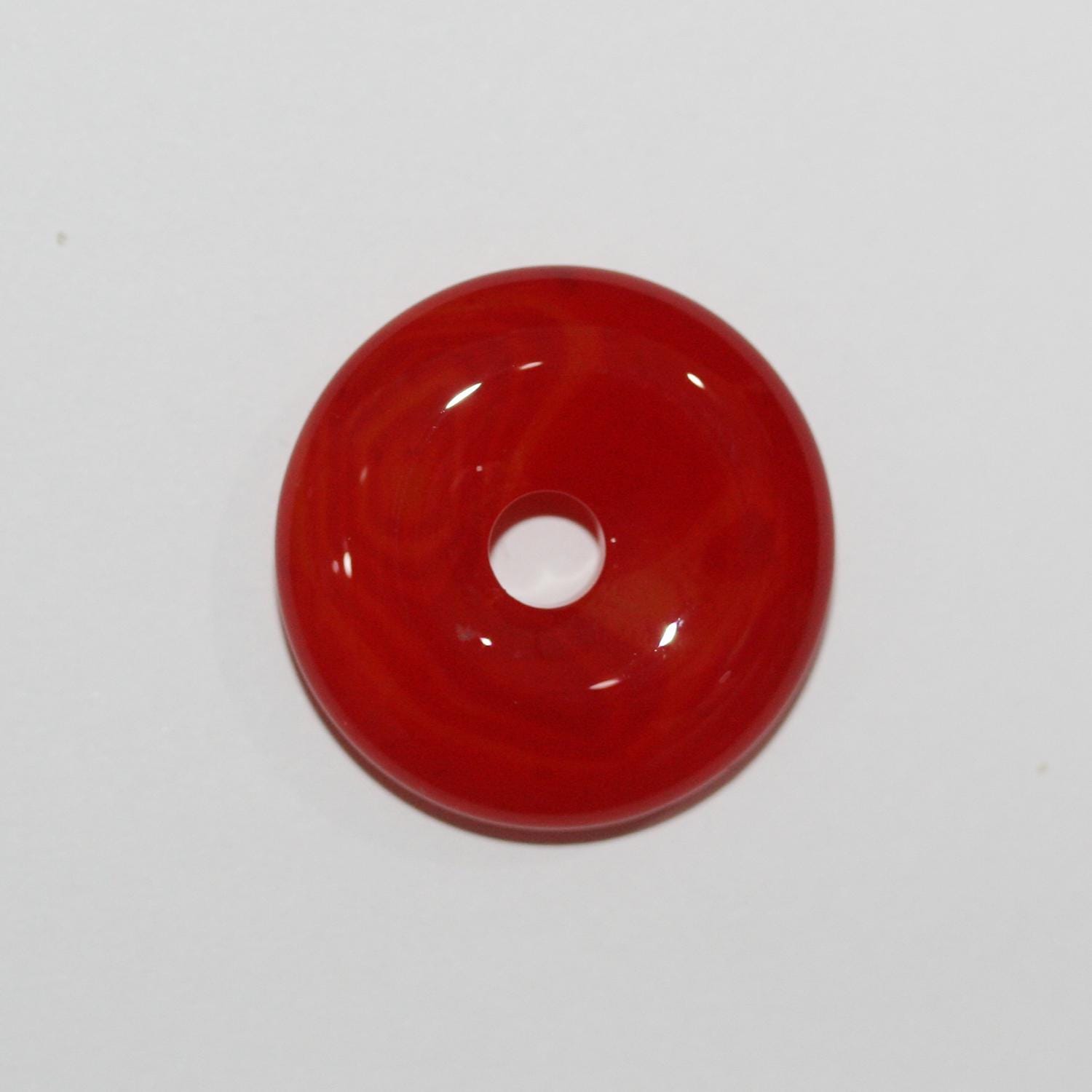 Pendentif donut lisse en agate rouge 26 mm
