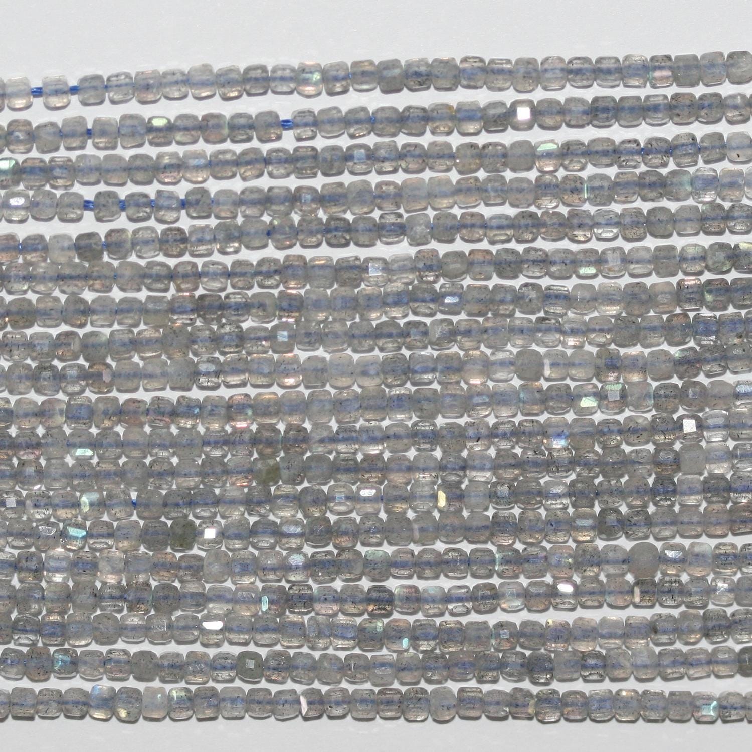 Perles cubiques à facettes en Labradorite de 15 pouces, 2 mm, brin de 39 cm.
