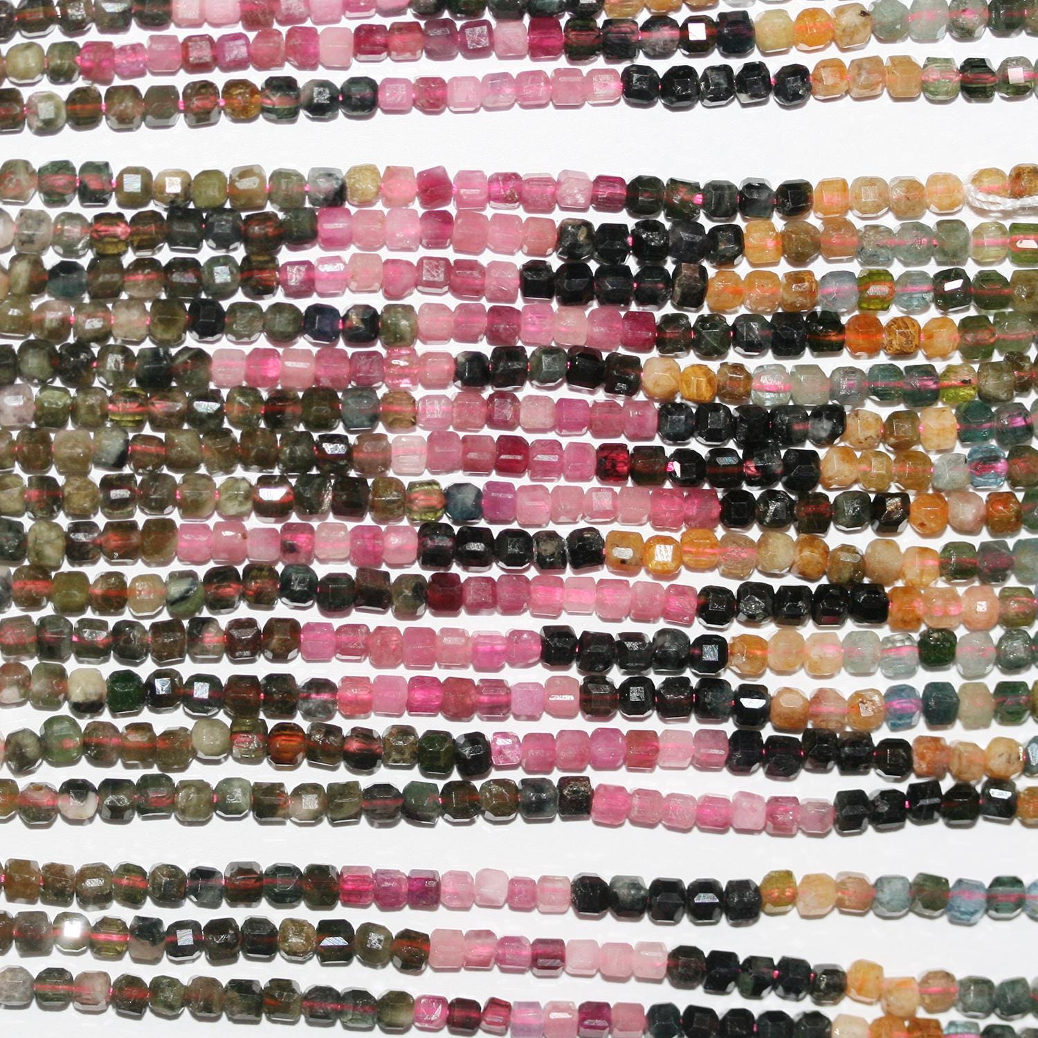 Perles cubiques à facettes en tourmaline St de 15 pouces, 2,5 mm - Fil de 39 cm.