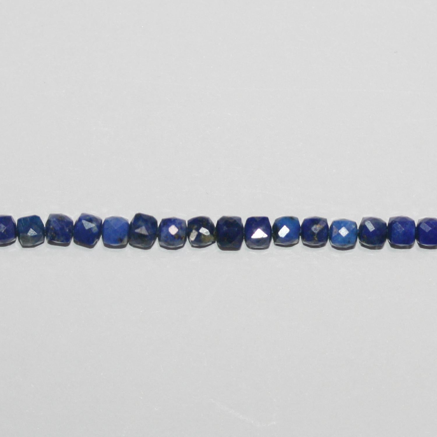 16" Cuentas de cubo facetadas de lapislázuli de San 4 mm - Hilo de 40 cm.