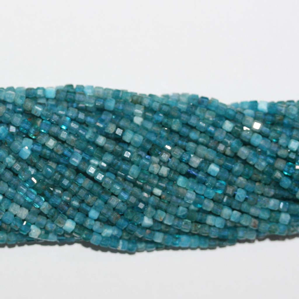 Perles cubiques à facettes en apatite bleue St de 15 pouces, 2 mm, brin de 39 cm.
