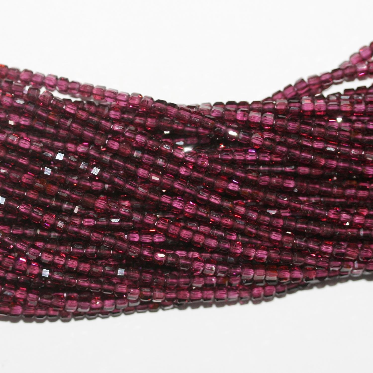 Perles cubiques à facettes en grenat rhodolite St de 15 pouces, 2 mm, brin de 39 cm.