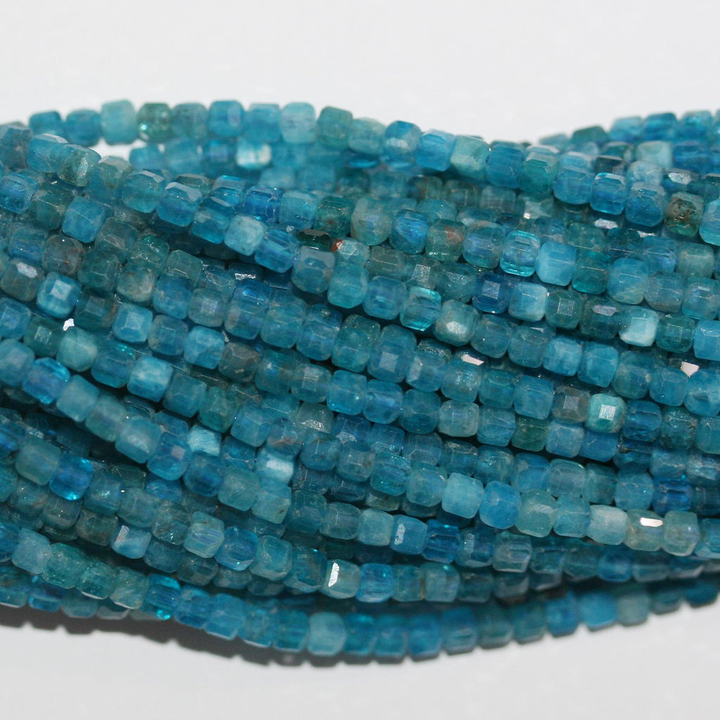 15" St Perles cubiques à facettes en apatite bleue 3 mm.-Rig 39 cm.