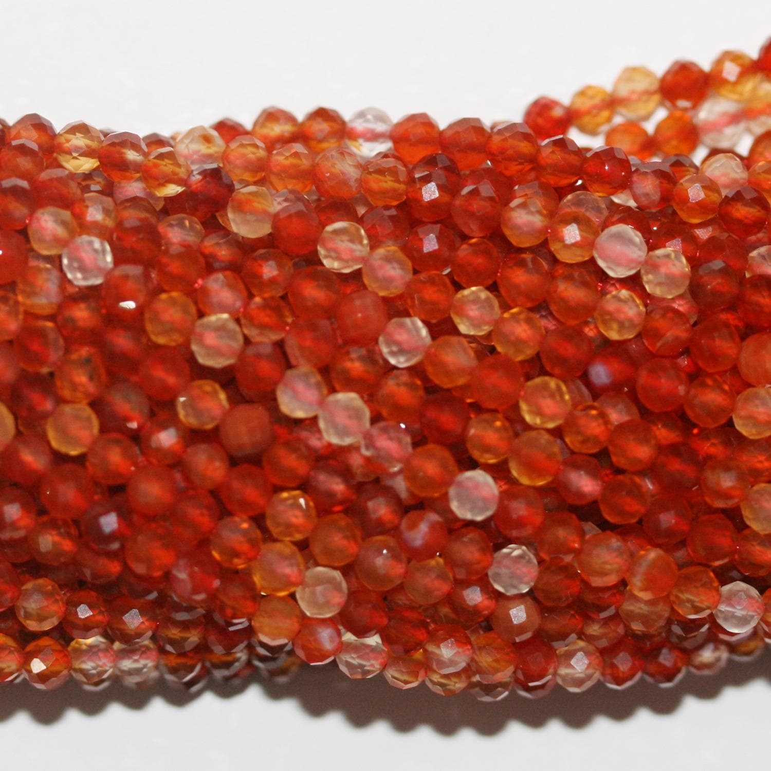 Perles rondes à facettes en cornaline de 39 cm (15 pouces), 3 mm de diamètre.