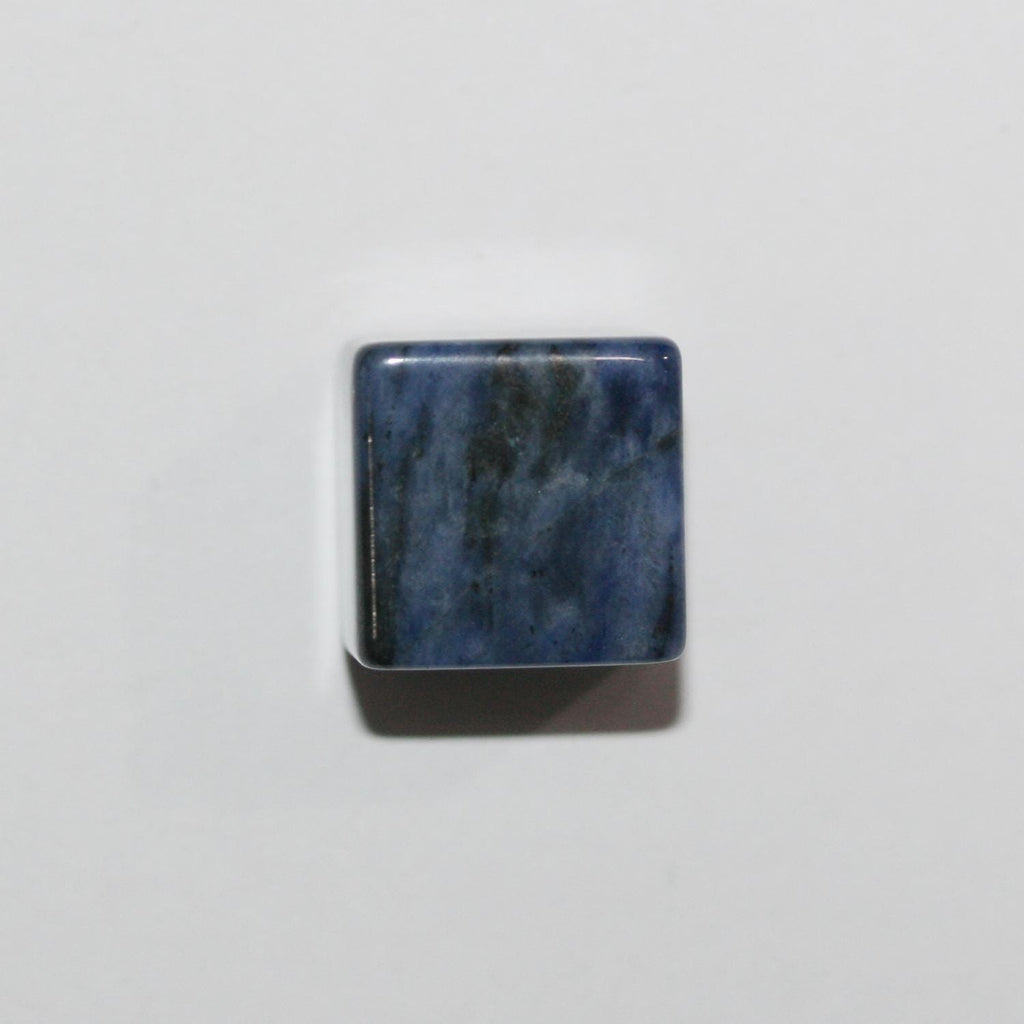 Pendentif cube lisse en sodalite 14 mm. Non percé.