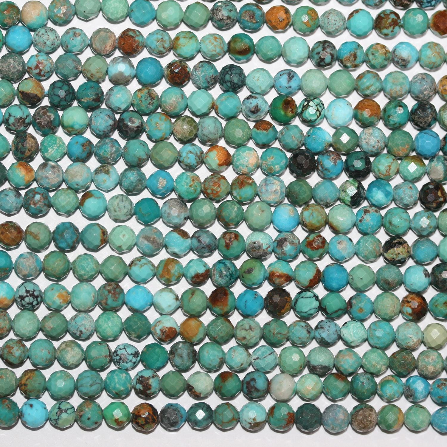 Collier de perles rondes à facettes en turquoise St, 15 pouces (39 cm), diamètre 5-5,5 mm. Longueur : 39 cm.