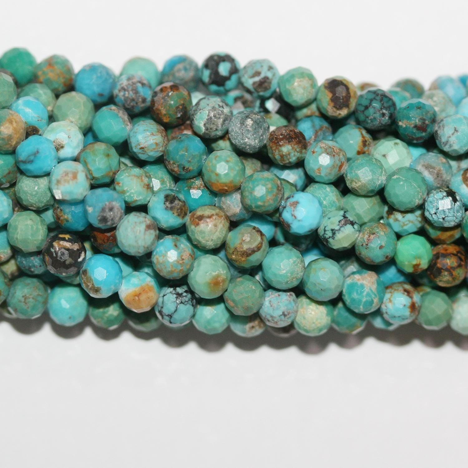 Collier de perles rondes à facettes en turquoise St, 15 pouces (39 cm), diamètre 5-5,5 mm. Longueur : 39 cm.