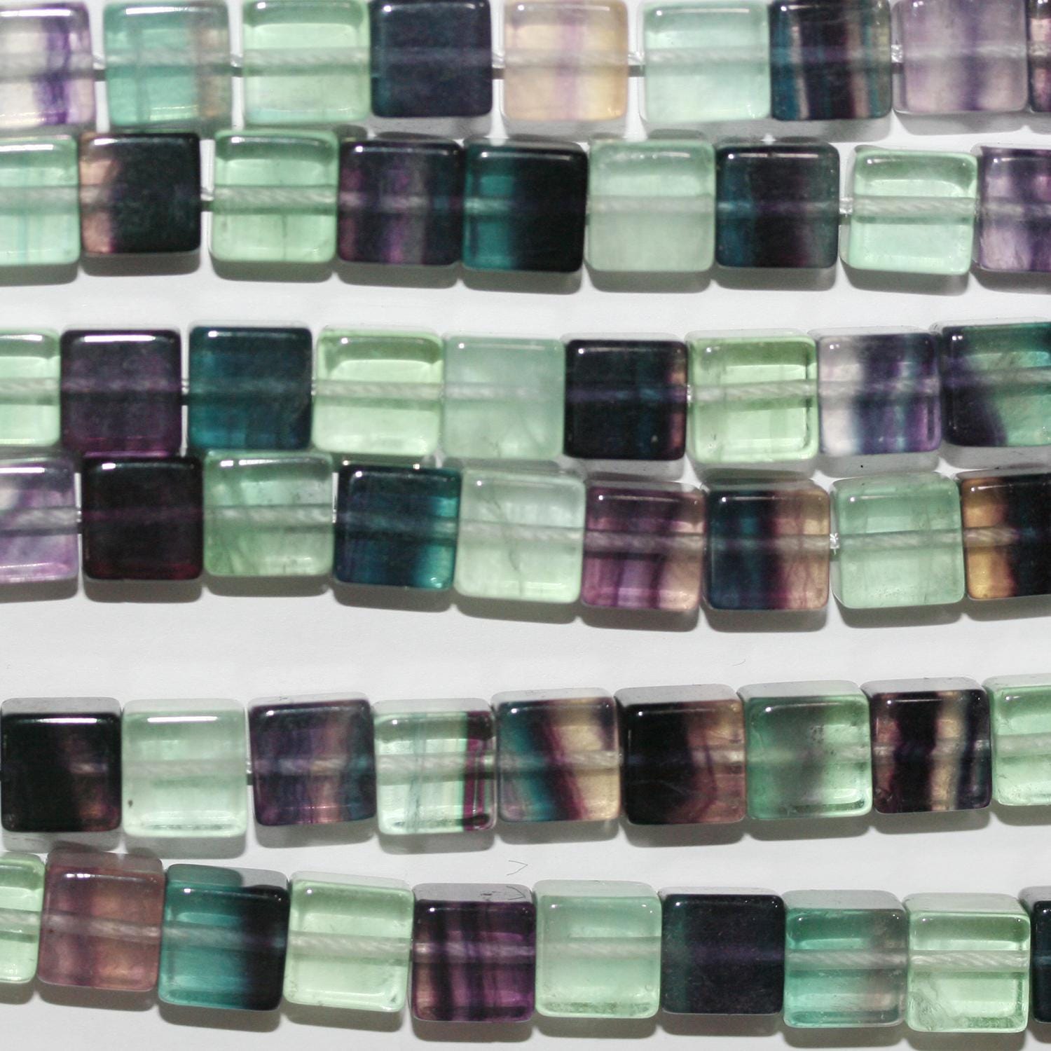 Perles cubiques lisses en fluorite St 15" 8 mm.- Brin 39 cm.