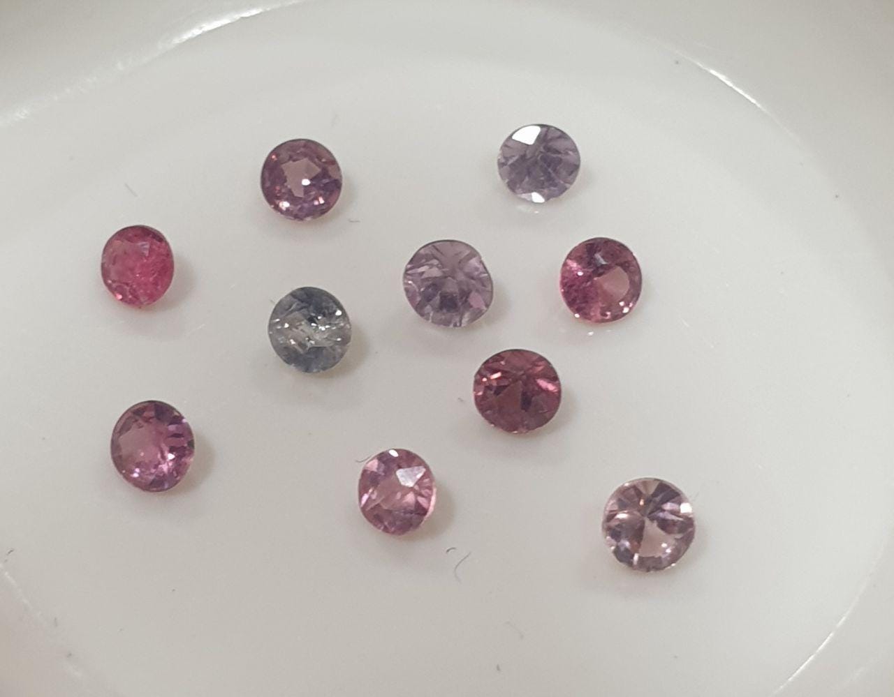 Lot de spinelles multicolores à facettes rondes de 2,5 mm (10 pièces)