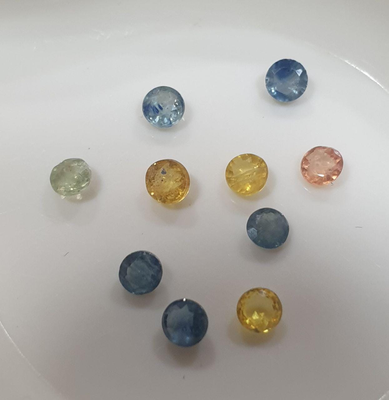 Lot de 10 saphirs multicolores à facettes rondes de 2,5 mm - Pierres précieuses en vrac - Prix de gros - Gemmes naturelles