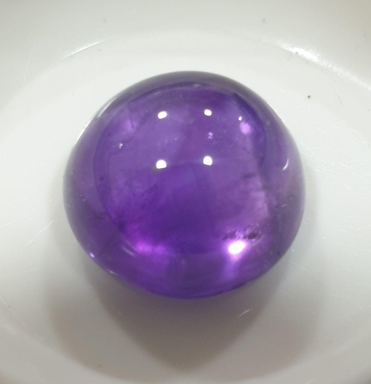 Cabochon rond d'améthyste de 15 mm (13,85 ct). Améthyste africaine.