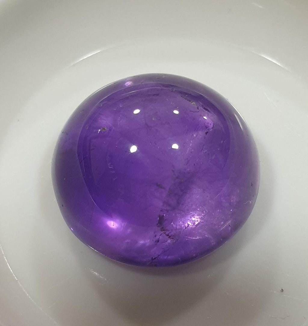 Cabochon rond d'améthyste de 15 mm (13,85 ct). Améthyste africaine.
