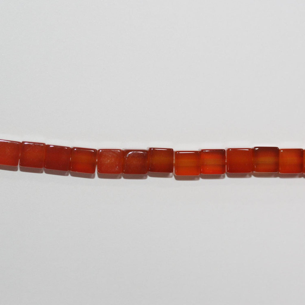 Cuentas cúbicas lisas de cornalina de Santa de 16" (6 mm) - Hilo de 40 cm