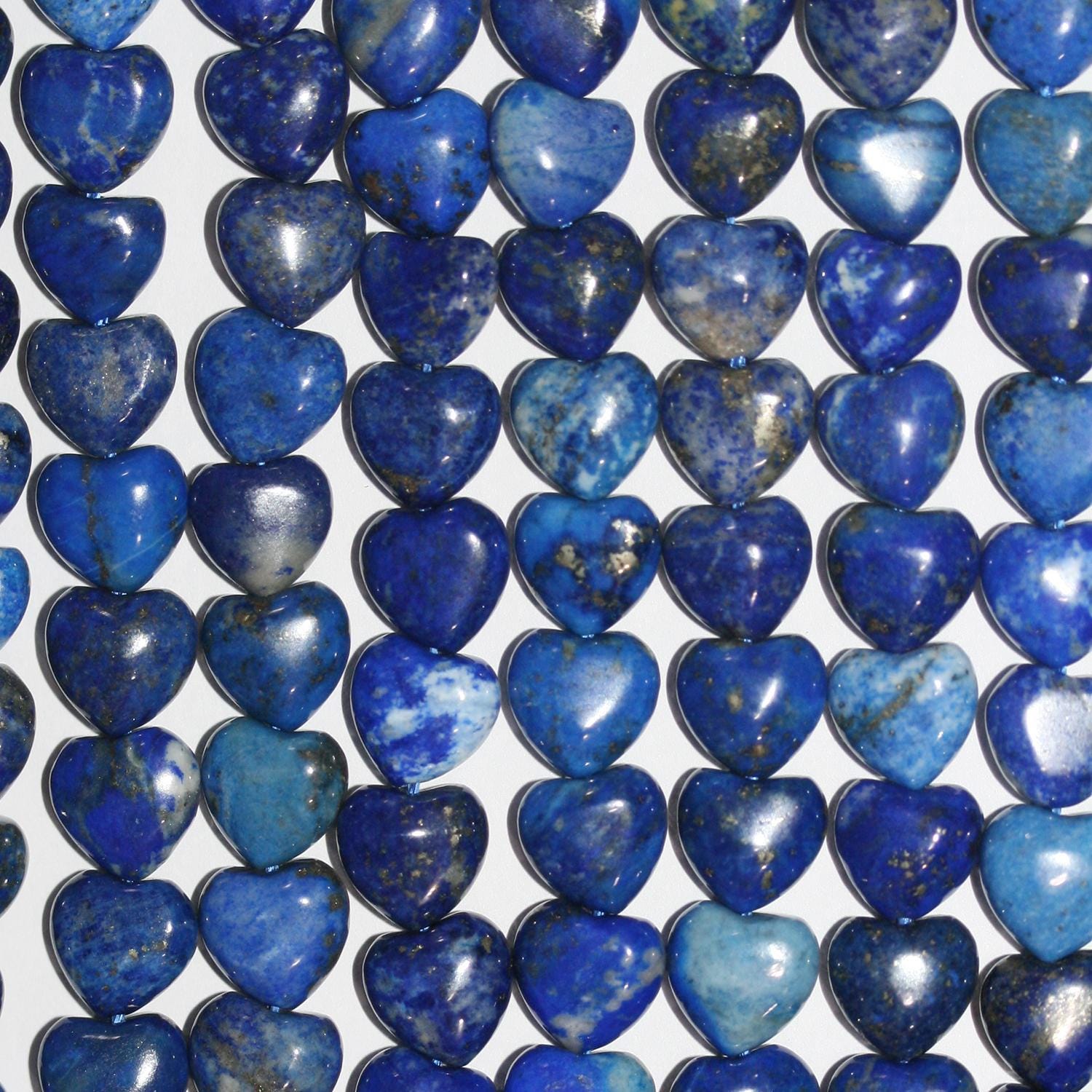 16" Cuentas de corazón liso de lapislázuli santo 10 mm. - Hilo 39 cm.