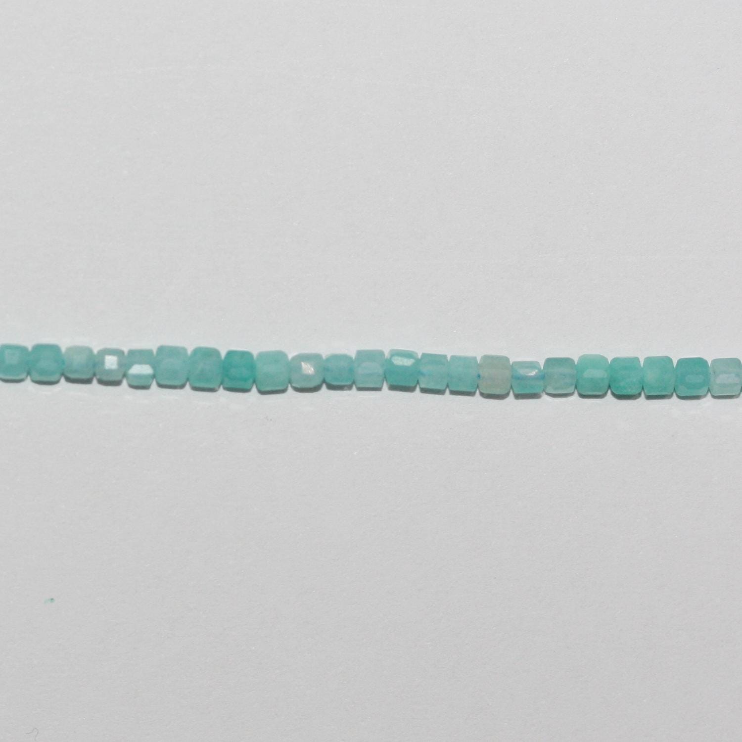Perles cubiques à facettes en amazonite St de 15 pouces, 2 mm, brin de 39 cm.