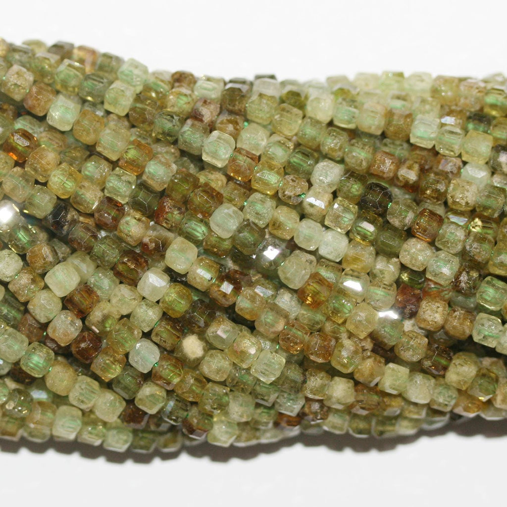 15" de perles cubiques à facettes en grenat grossulaire, 3 mm - Fil de 39 cm