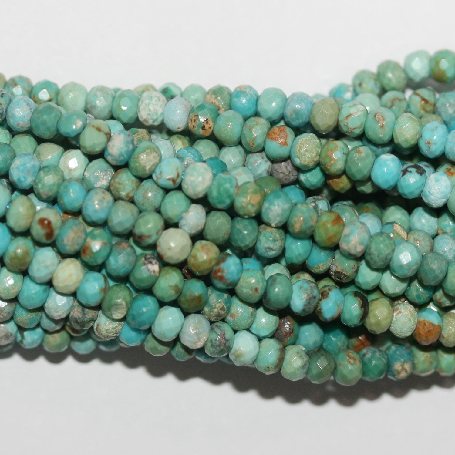 Perles rondelles à facettes en turquoise St de 15 pouces, 4 x 3 mm. - Fil de 39 cm.