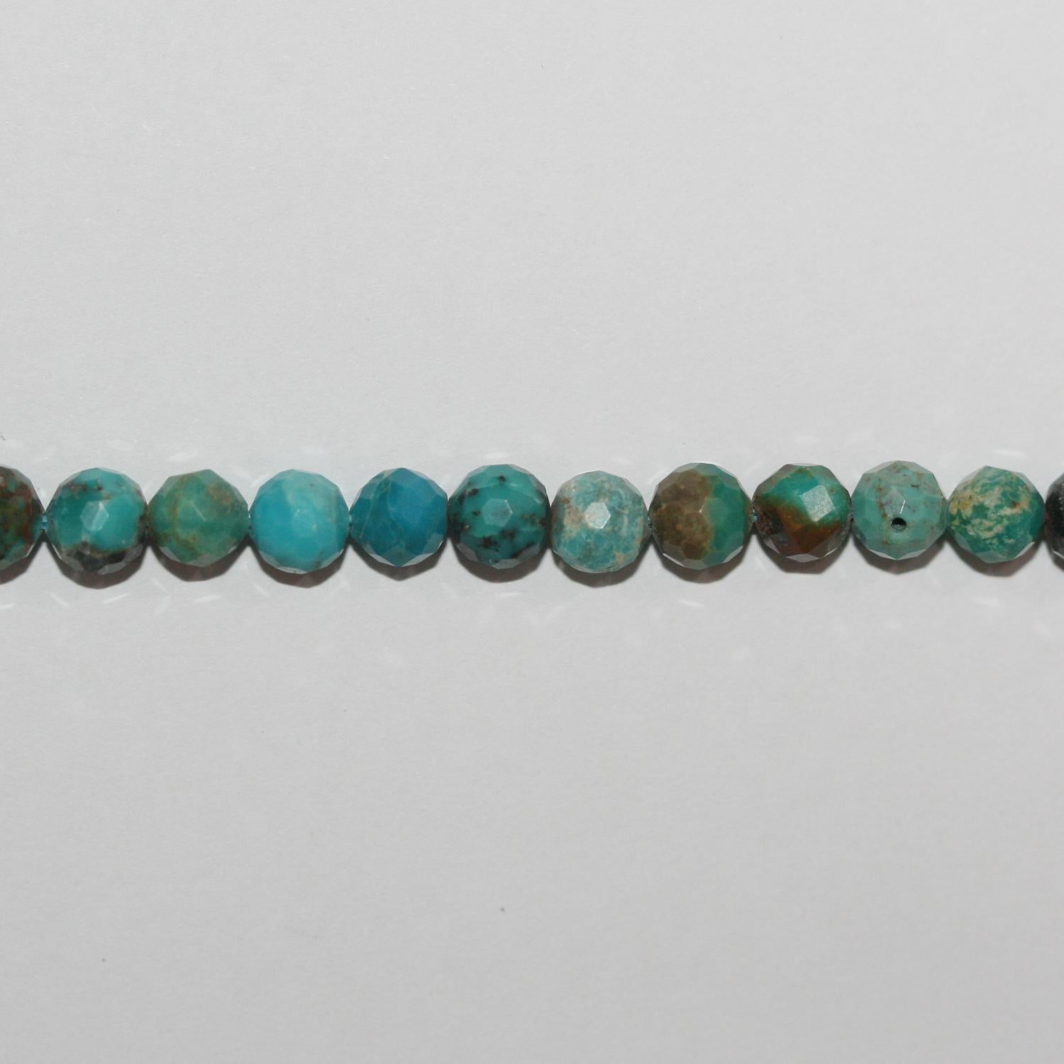 Collier de perles rondes à facettes en turquoise St, 15 pouces (39 cm), diamètre 5-5,5 mm. Longueur : 39 cm.