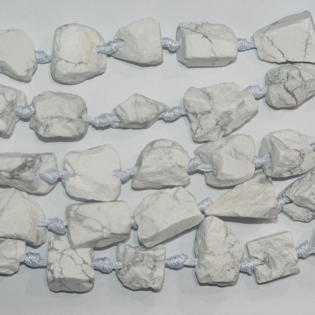 Cuentas de howlita blanca sin pulir de 40 cm, 20-28 mm (aprox.), tira de 40 cm