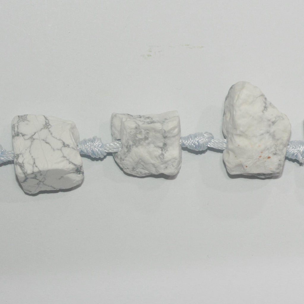 Cuentas de howlita blanca sin pulir de 40 cm, 20-28 mm (aprox.), tira de 40 cm