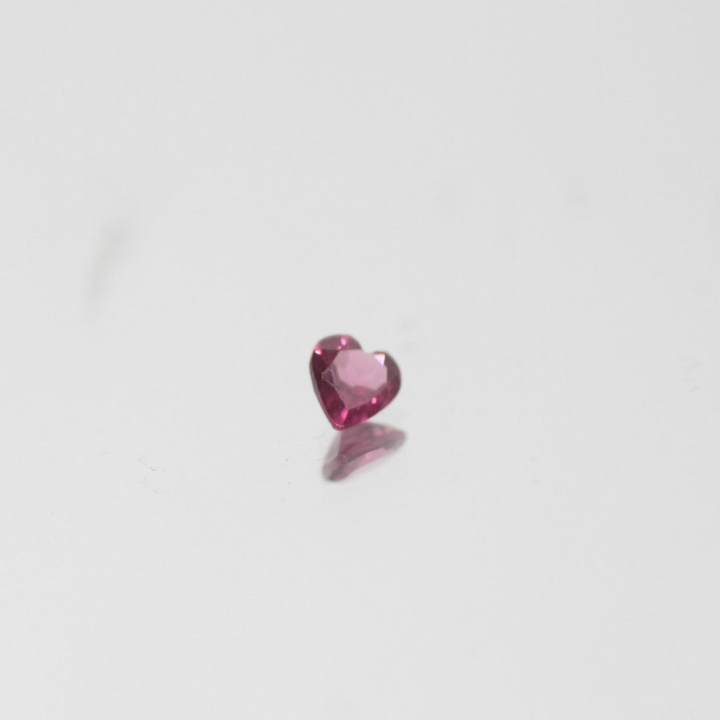 Lot de grenat rhodolite facetté en forme de cœur 4 mm .- (5CT) .