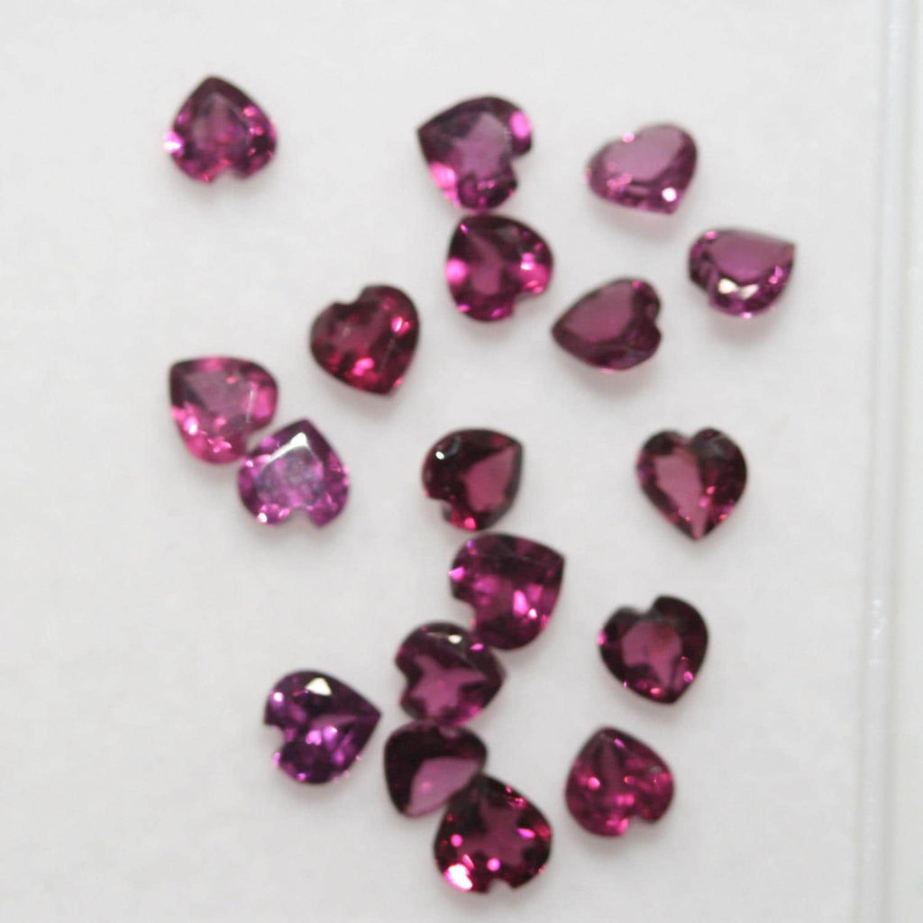 Lot de grenat rhodolite facetté en forme de cœur 4 mm .- (5CT) .