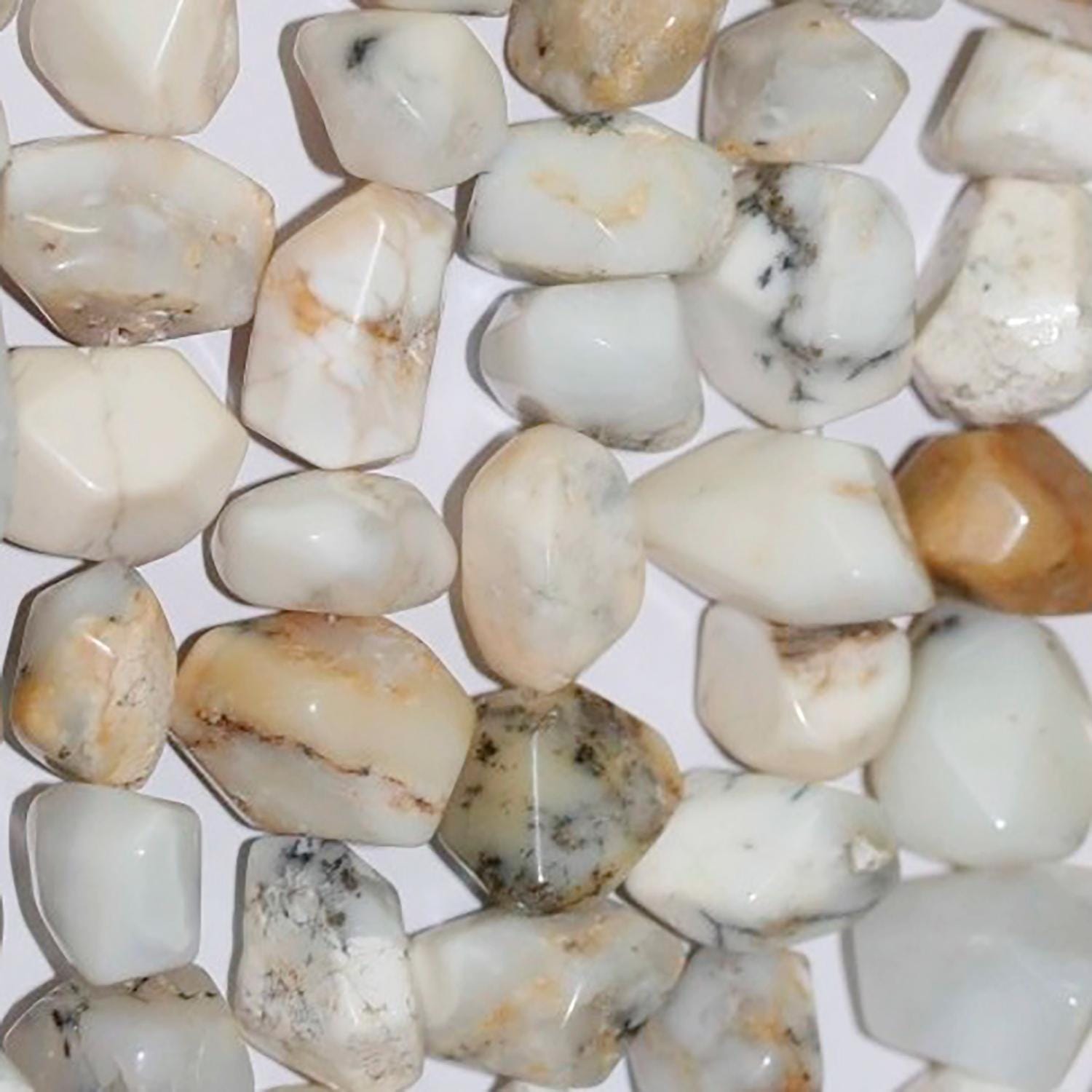 Perles de pépites d'opale blanche facettées, 15 pouces (20 x 16 mm). Longueur du fil : environ 39 cm.