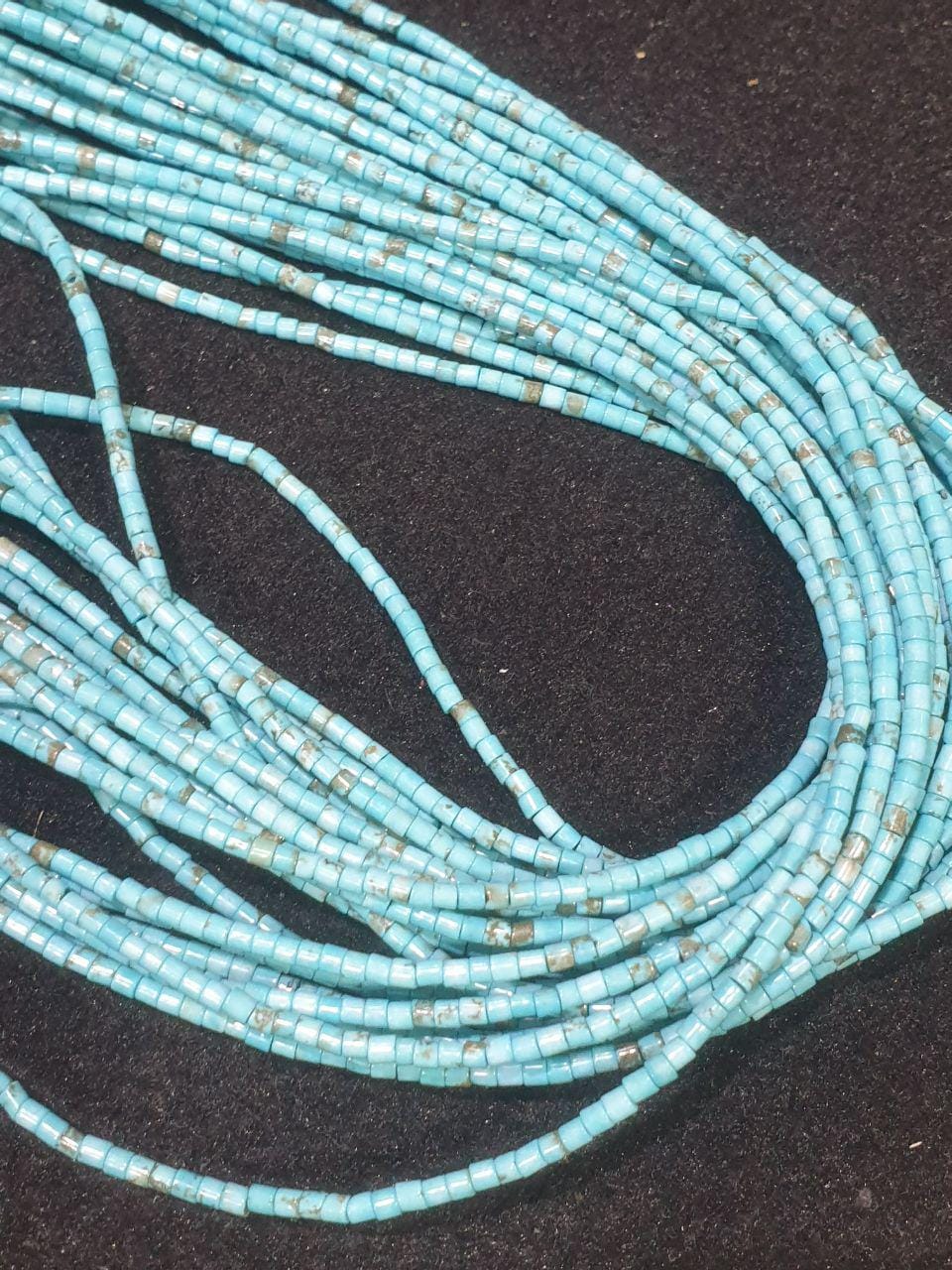 Perles tubulaires lisses turquoise St de 15 pouces (38 cm), 2 mm de diamètre, longueur 39 cm.