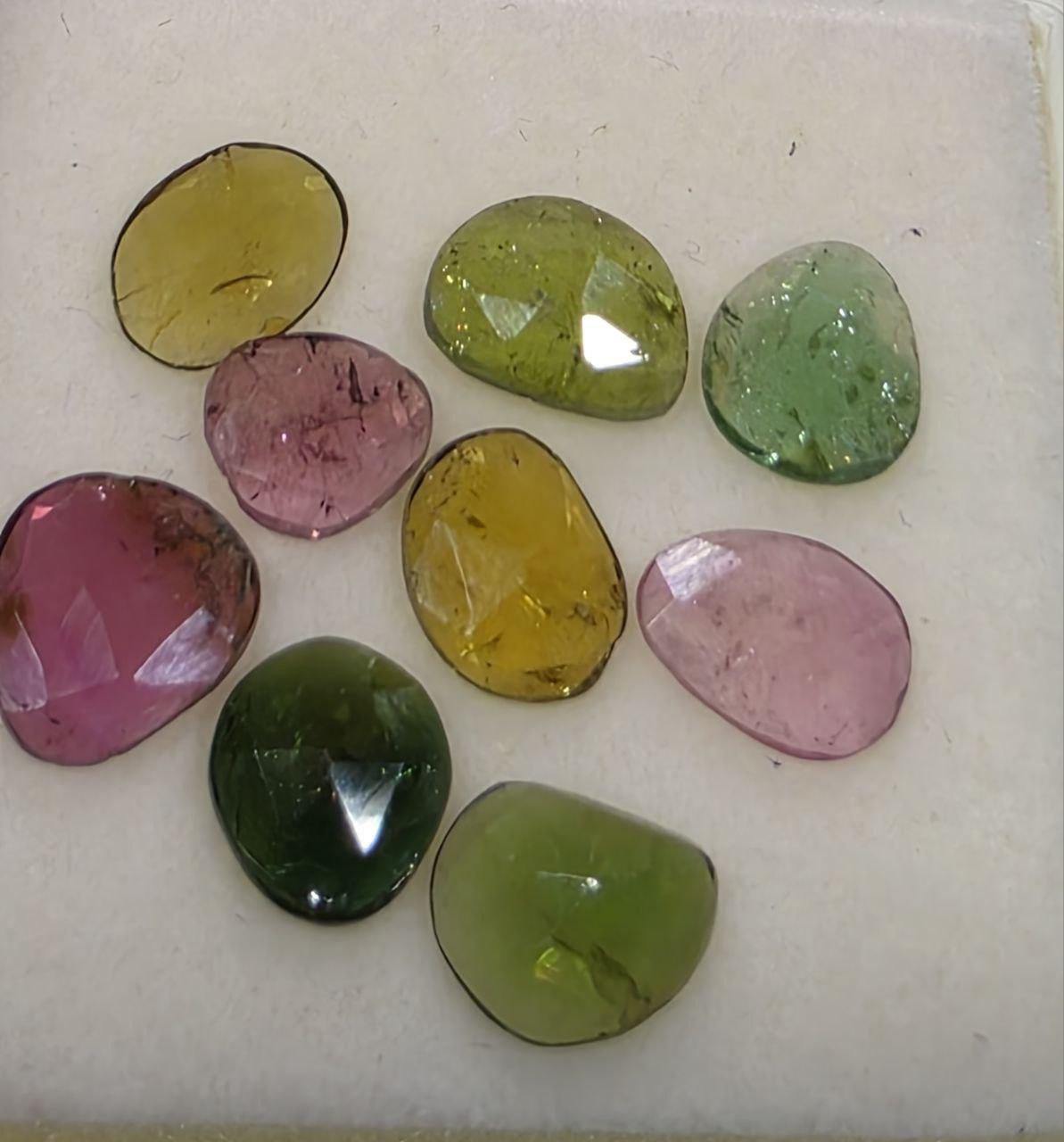 Lote de 9 turmalinas rosadas y verdes facetadas de corte rosa - Piedras preciosas naturales sin tratar - Promedio de 6 x 8 mm