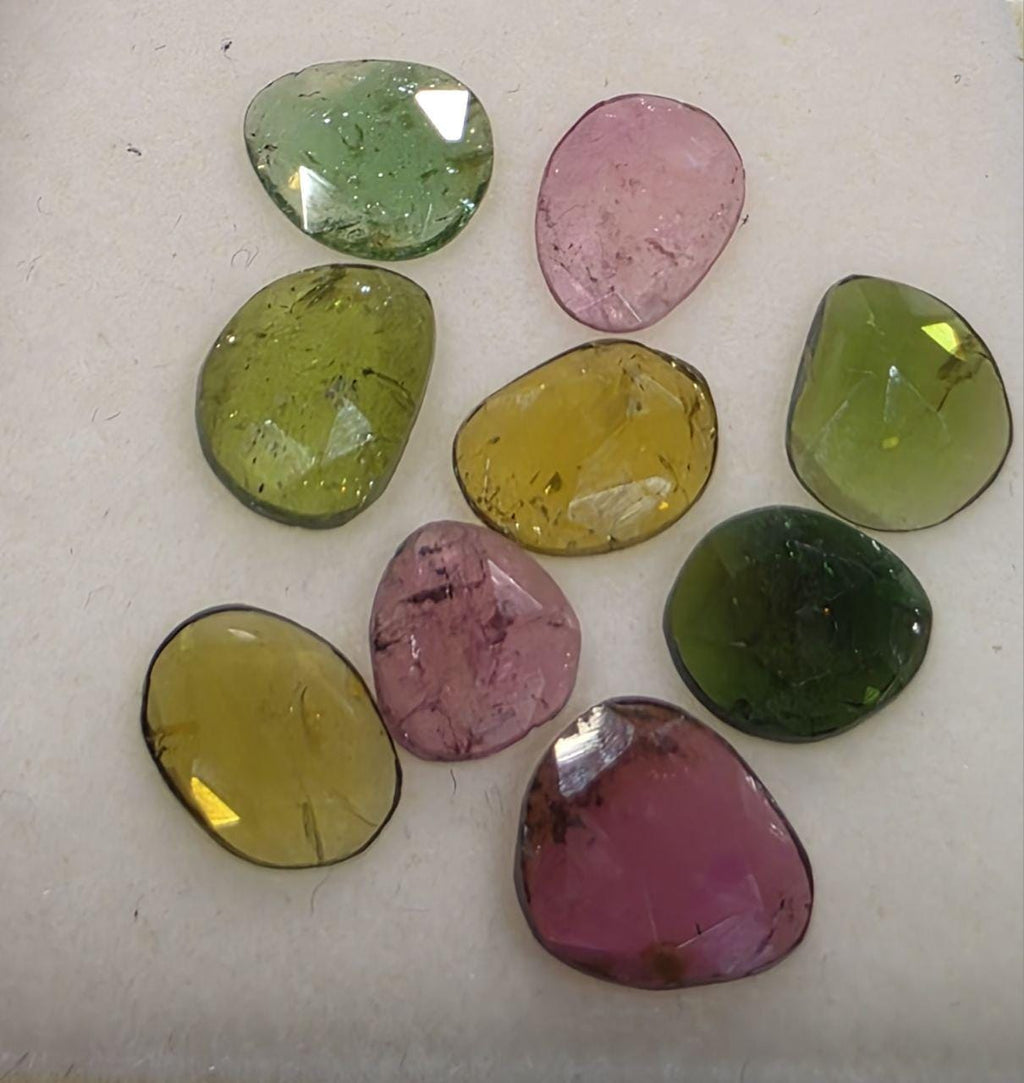 Lot de 9 tourmalines roses et vertes à facettes, taille rose - Pierres précieuses naturelles non traitées - Dimensions moyennes : 6 x 8 mm