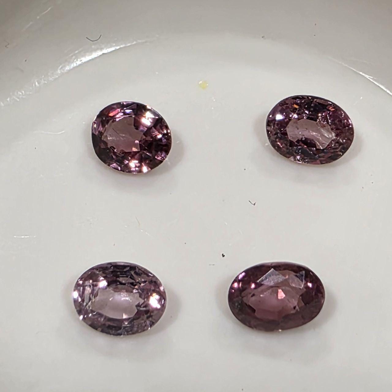 Lote de 4 granates facetados redondos que cambian de color, 4,5 x 3,5 mm. - Paquetes de piedras preciosas - Piedras sueltas al por mayor