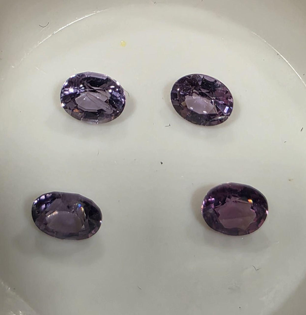 Lote de espinelas multicolores facetadas ovaladas de 5-5,5 x 4 mm (4 piezas) - Paquetes de piedras preciosas - Piedras sueltas al por mayor - Gemas naturales