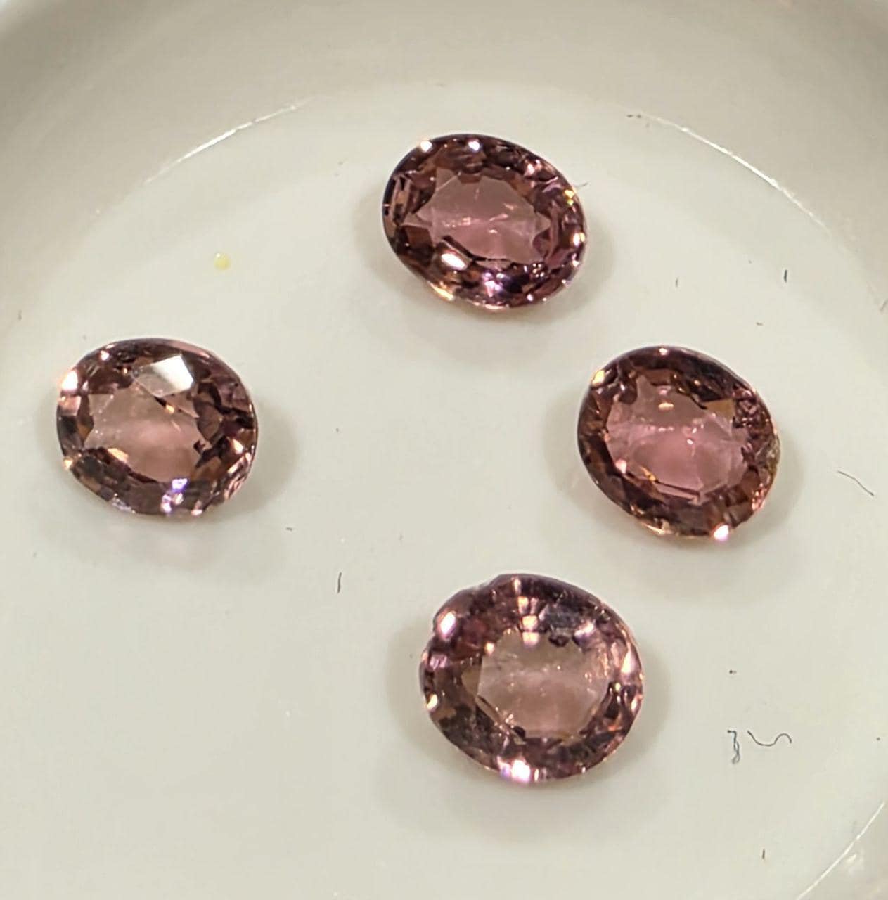 Lot de tourmalines roses ovales à facettes 5-5-6 x 4,8 mm (4 pièces) - Pierres précieuses en vrac - Prix de gros - Gemmes naturelles