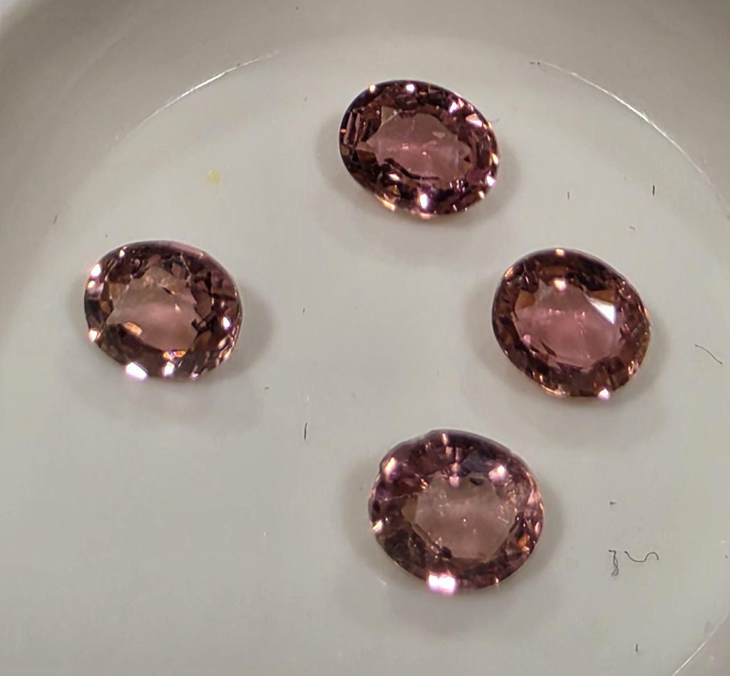 Lote de turmalina rosa facetada ovalada de 5-5-6 x 4,8 mm (4 piezas) - Paquetes de piedras preciosas - Piedras sueltas al por mayor - Gemas naturales