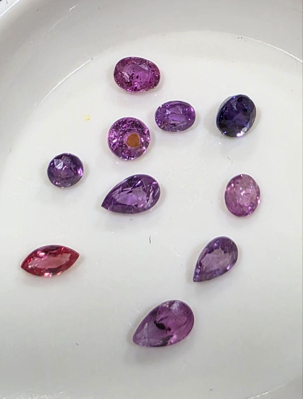 Lote de zafiros morados y rosados ​​mixtos - Varios tamaños y formas: ovalados, redondos, en forma de pera - Gemas al por mayor - Piedras naturales para joyería