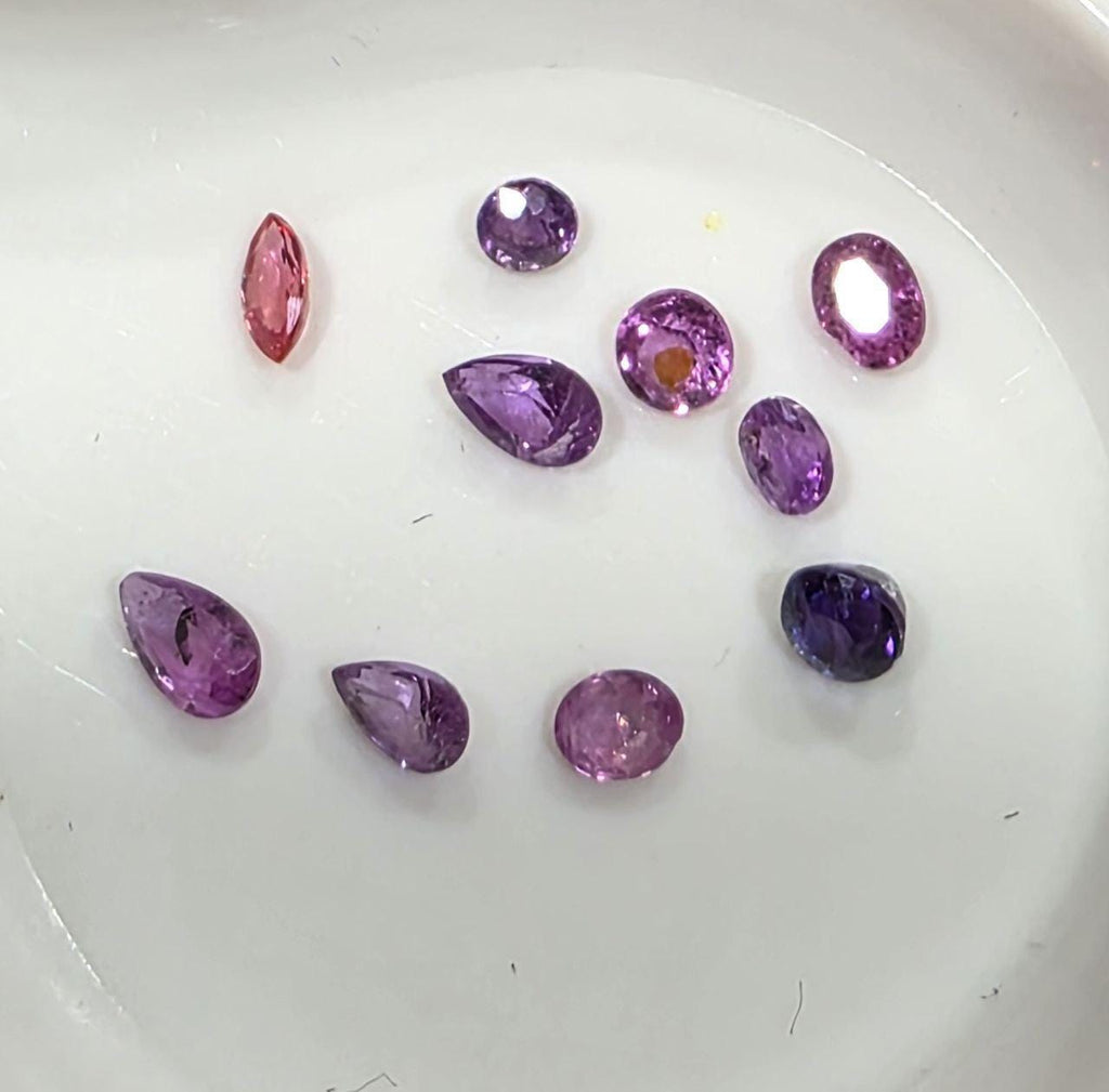 Lote de zafiros morados y rosados ​​mixtos - Varios tamaños y formas: ovalados, redondos, en forma de pera - Gemas al por mayor - Piedras naturales para joyería
