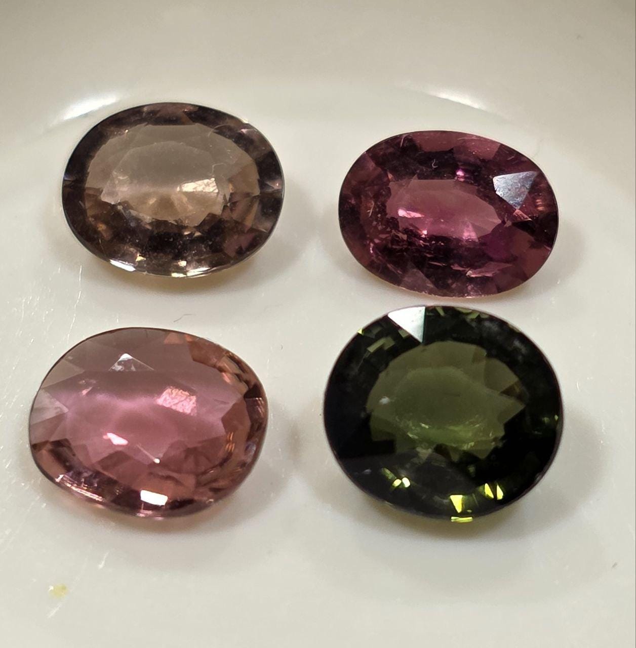Lot de tourmalines multicolores ovales à facettes 7x6 mm environ (4 pièces) - Pierres précieuses en vrac - Prix de gros - Gemmes naturelles