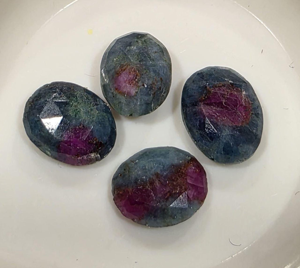 Lote de 4 cabujones ovalados facetados de zoisita rubí azul, extraídos en Tanzania, piedra natural.