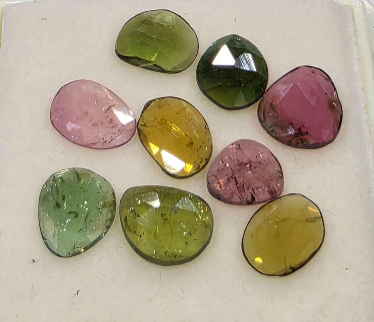 Lote de 9 turmalinas rosadas y verdes facetadas de corte rosa - Piedras preciosas naturales sin tratar - Promedio de 6 x 8 mm