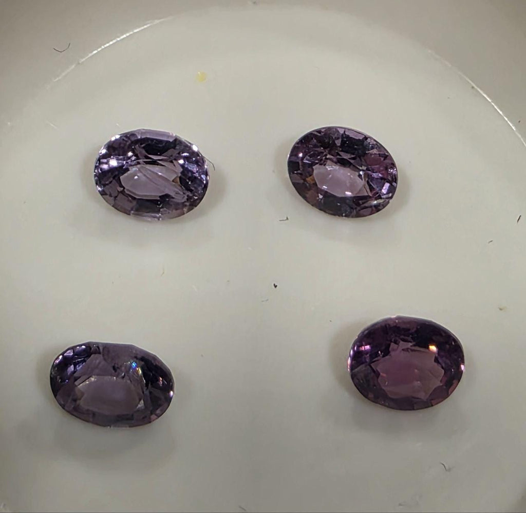 Lote de espinelas multicolores facetadas ovaladas de 5-5,5 x 4 mm (4 piezas) - Paquetes de piedras preciosas - Piedras sueltas al por mayor - Gemas naturales