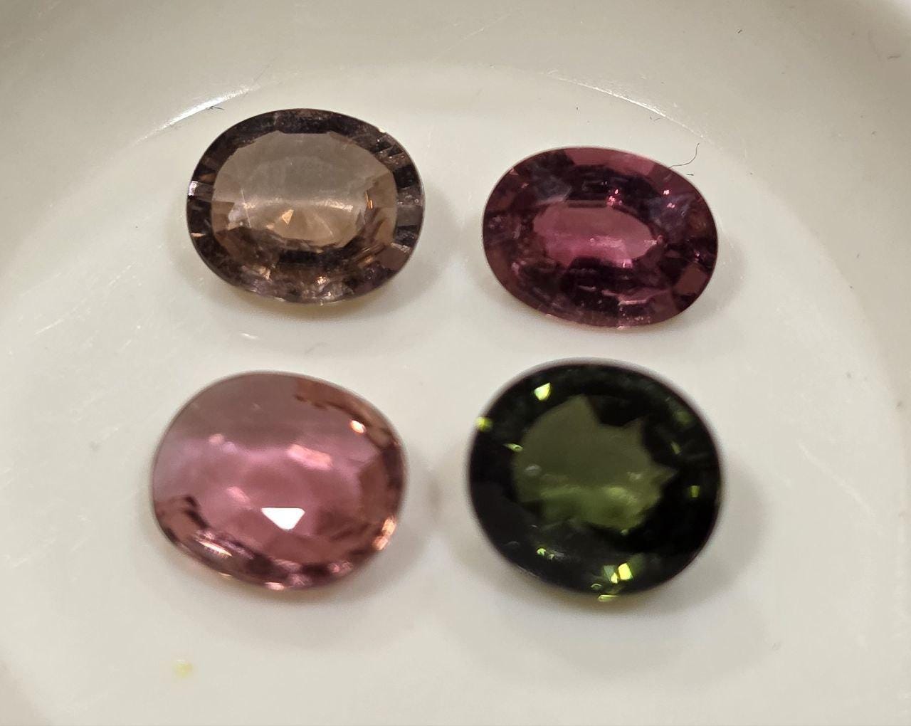 Lot de tourmalines multicolores ovales à facettes 7x6 mm environ (4 pièces) - Pierres précieuses en vrac - Prix de gros - Gemmes naturelles
