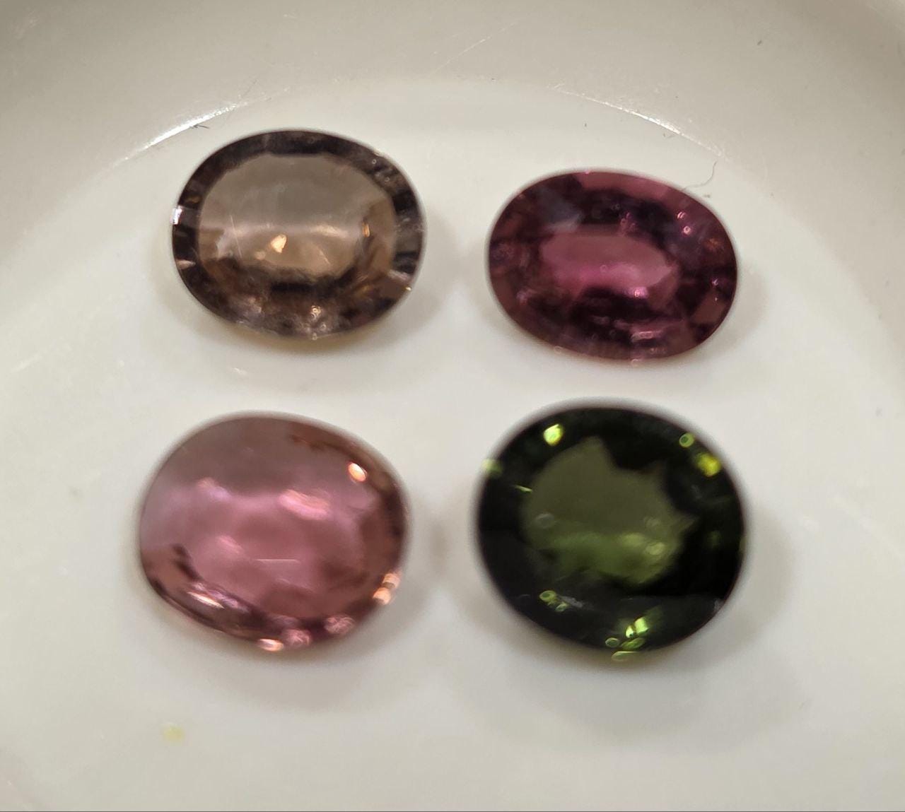 Lot de tourmalines multicolores ovales à facettes 7x6 mm environ (4 pièces) - Pierres précieuses en vrac - Prix de gros - Gemmes naturelles
