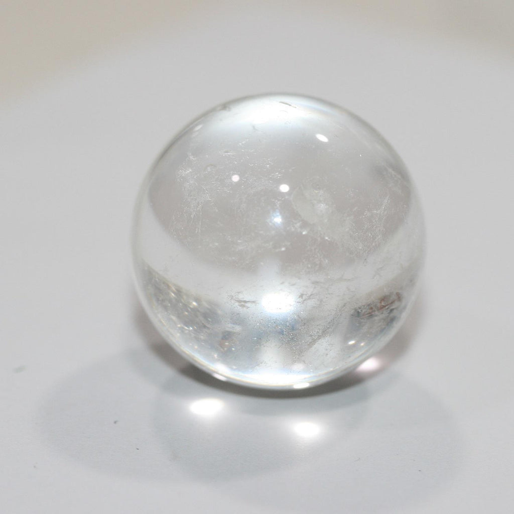 Pendentif sphérique en cristal de roche, boule lisse sans perçage, 28 mm. - Réf. 14854