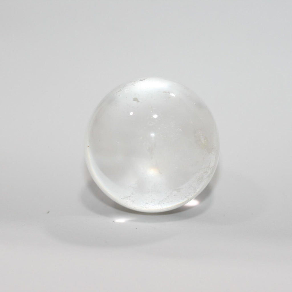 Pendentif sphérique en cristal de roche, boule lisse sans perçage, 28 mm. - Réf. 14854