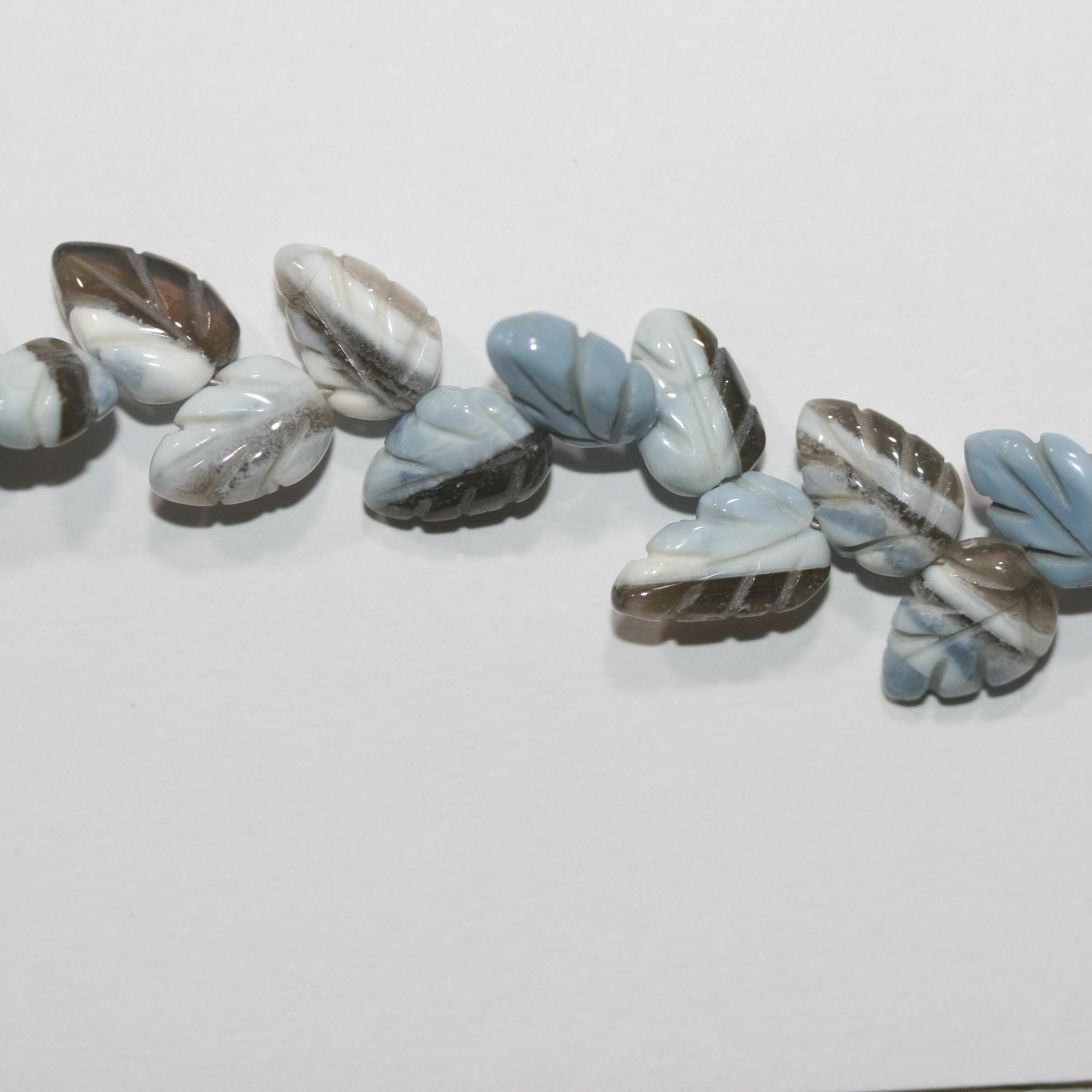 Cuentas de hoja galonadas de ópalo azul de 8" (12 x 8 mm). Aprox. - Hilo de 20 cm. - Artículo 15028