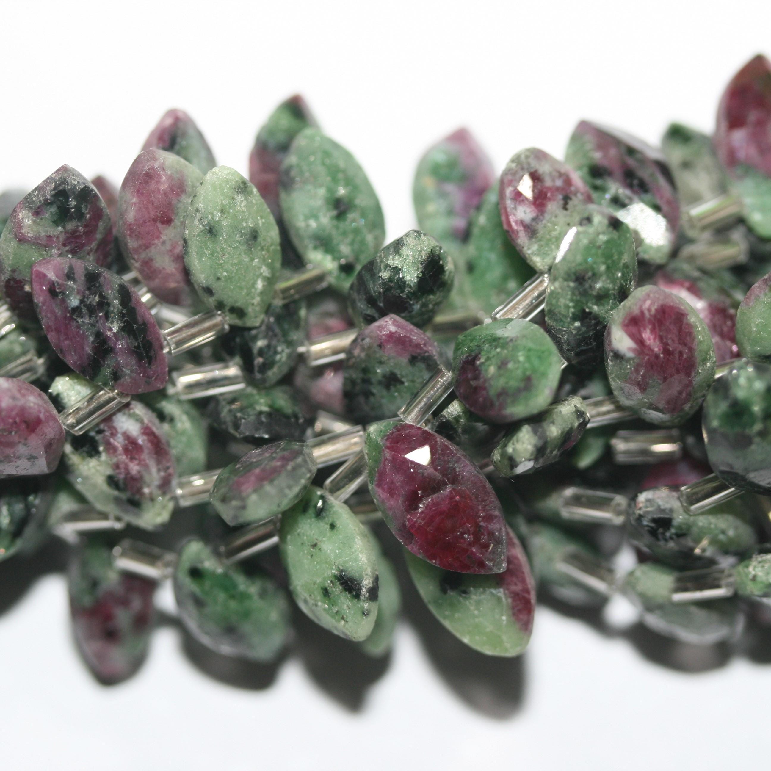 Perles de zoïsite rubis St facettées en forme de marquise, 14 x 7 mm, 8 pouces (20 cm) - Fil de 20 cm - Article n° 15017
