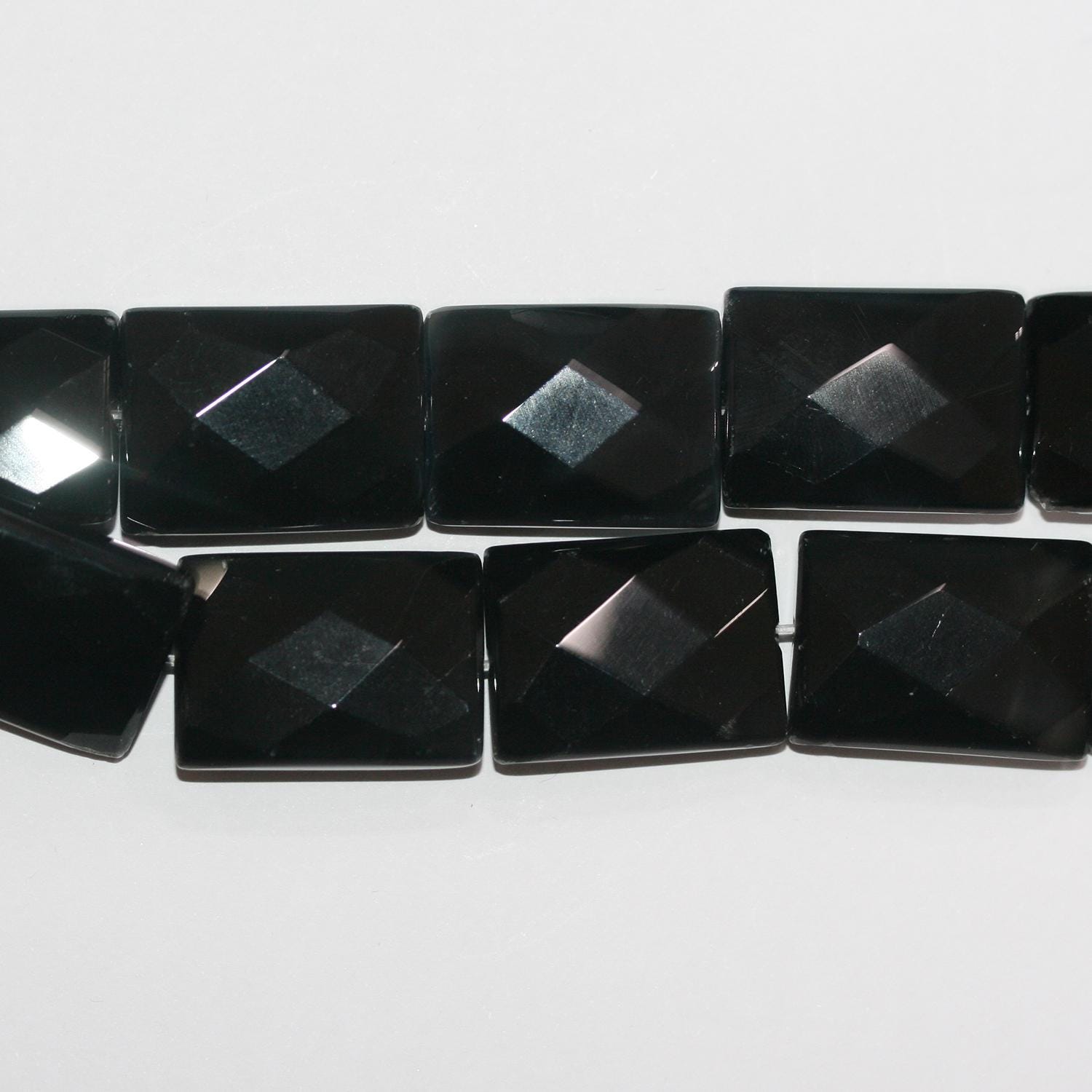 Perles rectangulaires à facettes en onyx de 15 pouces (25 x 18 mm) - Fil de 40 cm
