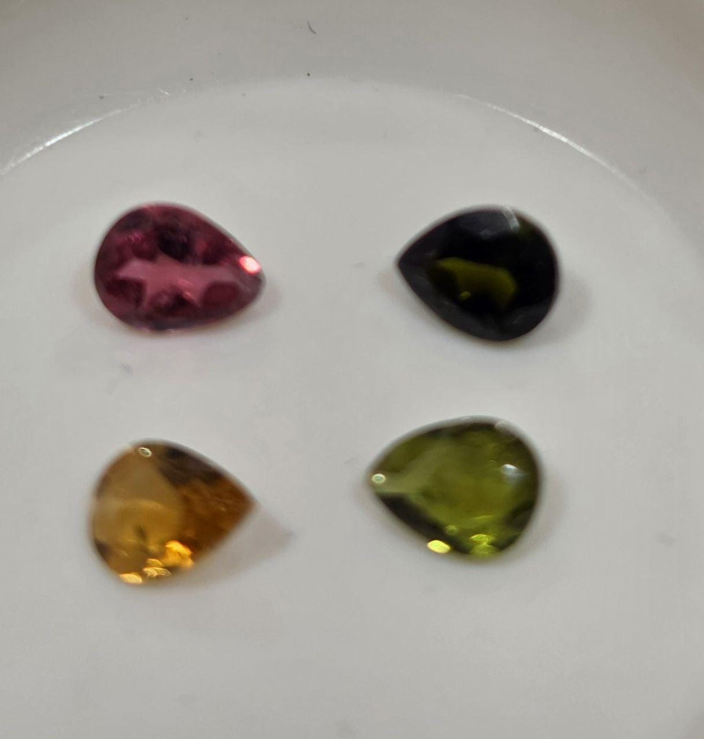 Lote de 4 turmalinas multicolores facetadas (5 x 4 mm) - Paquetes de piedras preciosas - Piedras sueltas - Precio al por mayor - Gemas naturales